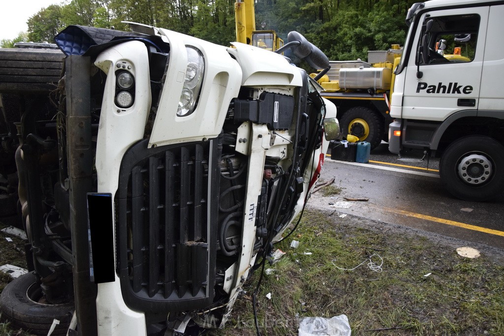 VU Gefahrgut LKW umgestuerzt A 4 Rich Koeln Hoehe AS Gummersbach P372.JPG - Miklos Laubert